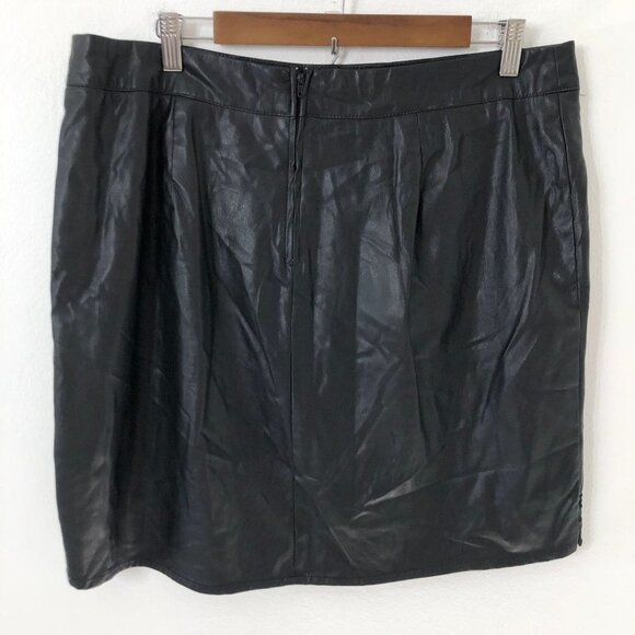 Forever 21 Black Faux Leather Floral Embroidered Hem Skirt Women Plus Size 14 - Picture 2 of 9